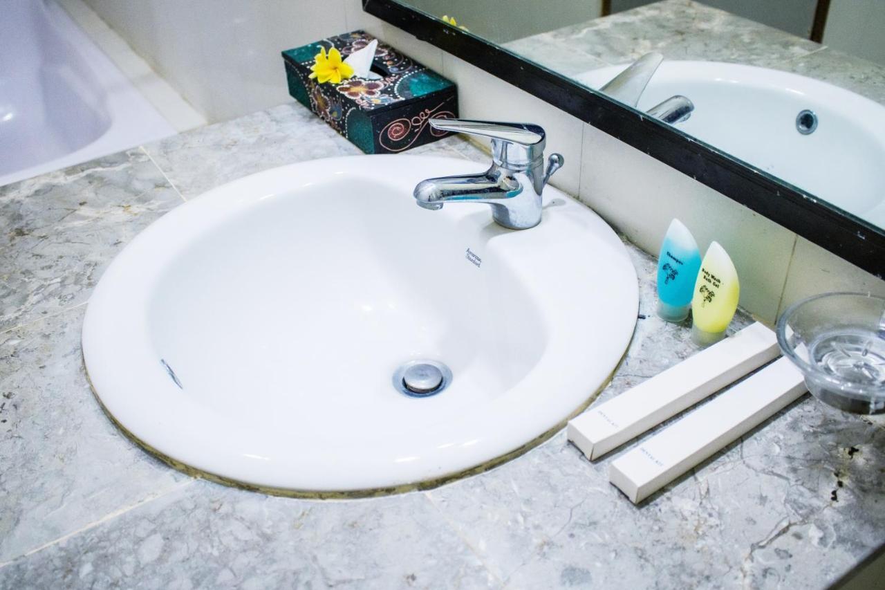 Bali 85 Beach Inn Падангбай Екстериор снимка