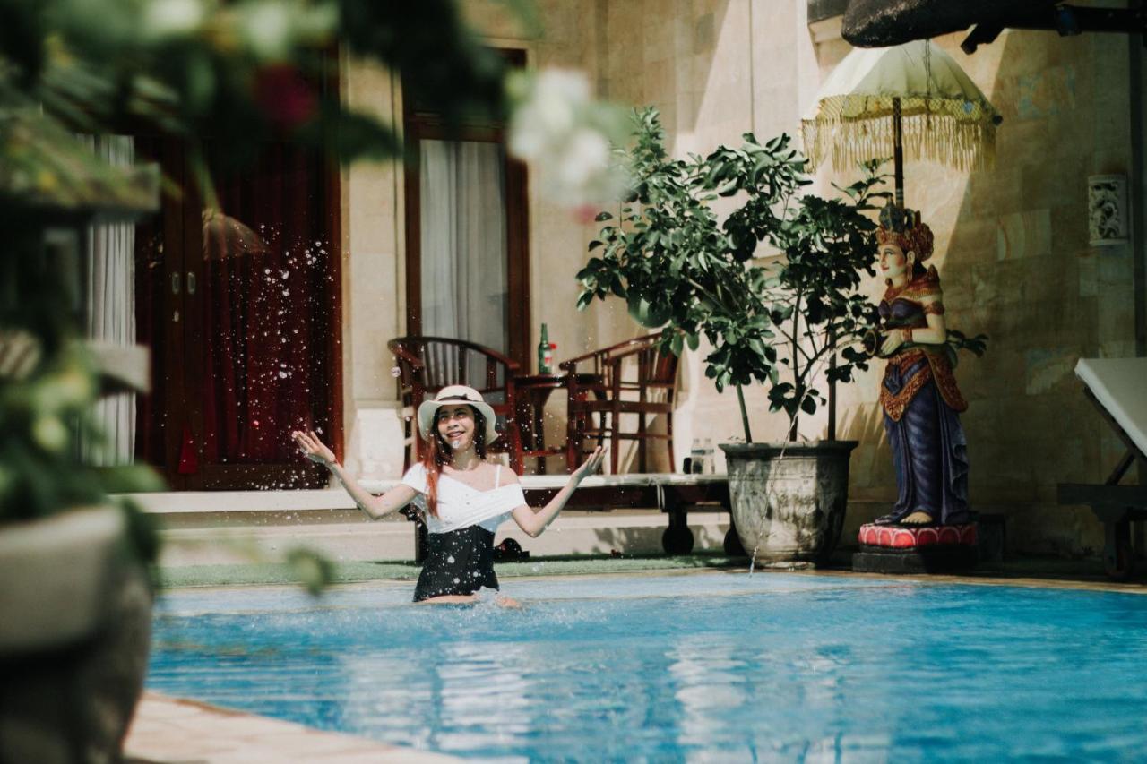 Bali 85 Beach Inn Падангбай Екстериор снимка