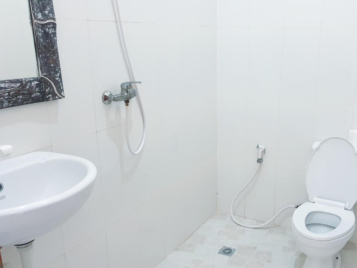 Bali 85 Beach Inn Падангбай Екстериор снимка