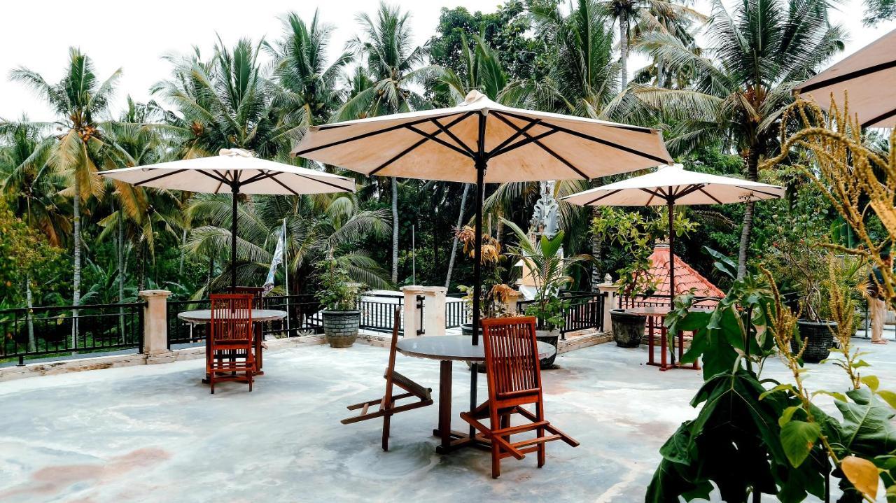 Bali 85 Beach Inn Падангбай Екстериор снимка